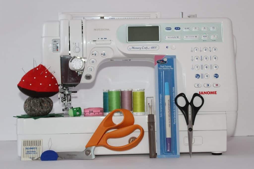 Sewing Basics #1: 10+ essential sewing tools for beginners