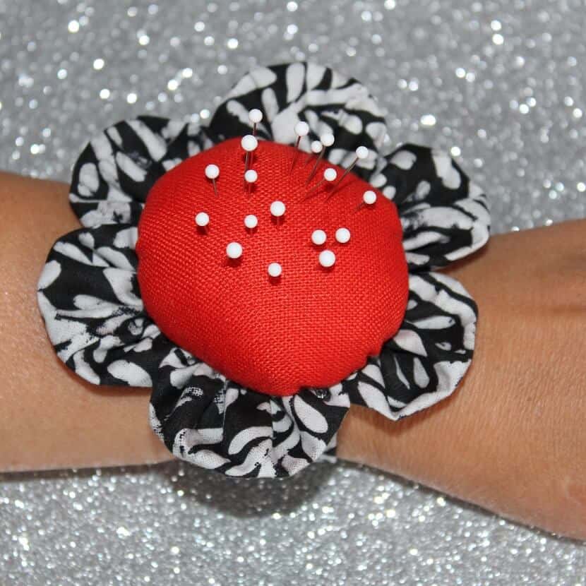 How to sew a pin cushion bracelet { free pin cushion pattern}