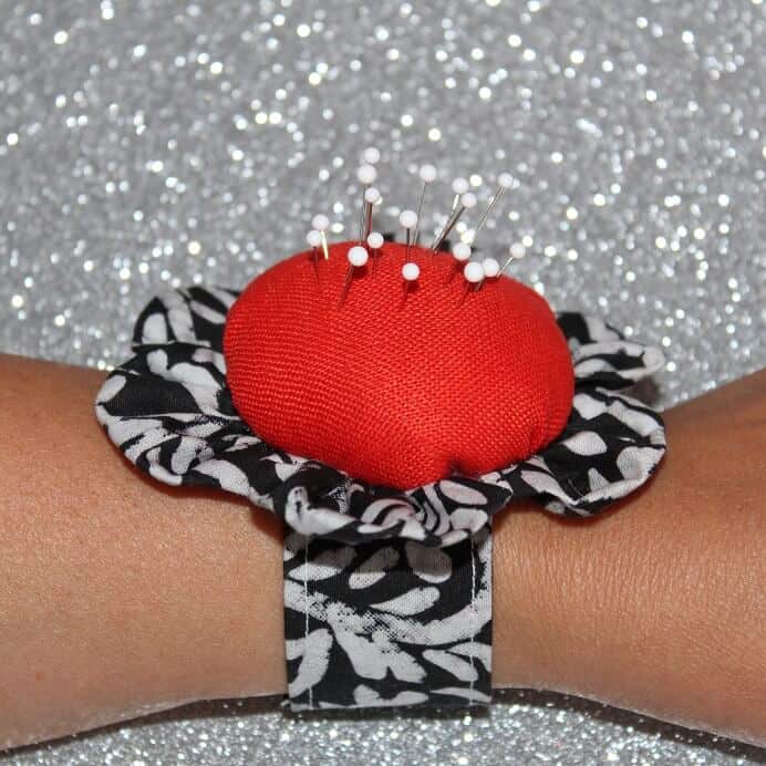 How to sew a pin cushion bracelet { free pin cushion pattern}