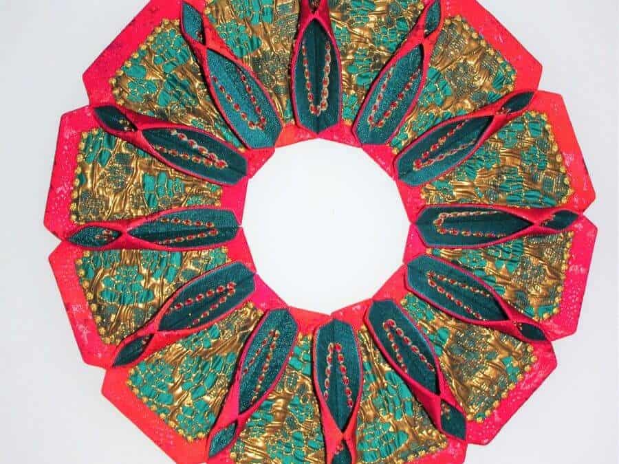 First time quilting: how to make a wreath with fabric or a round table topper