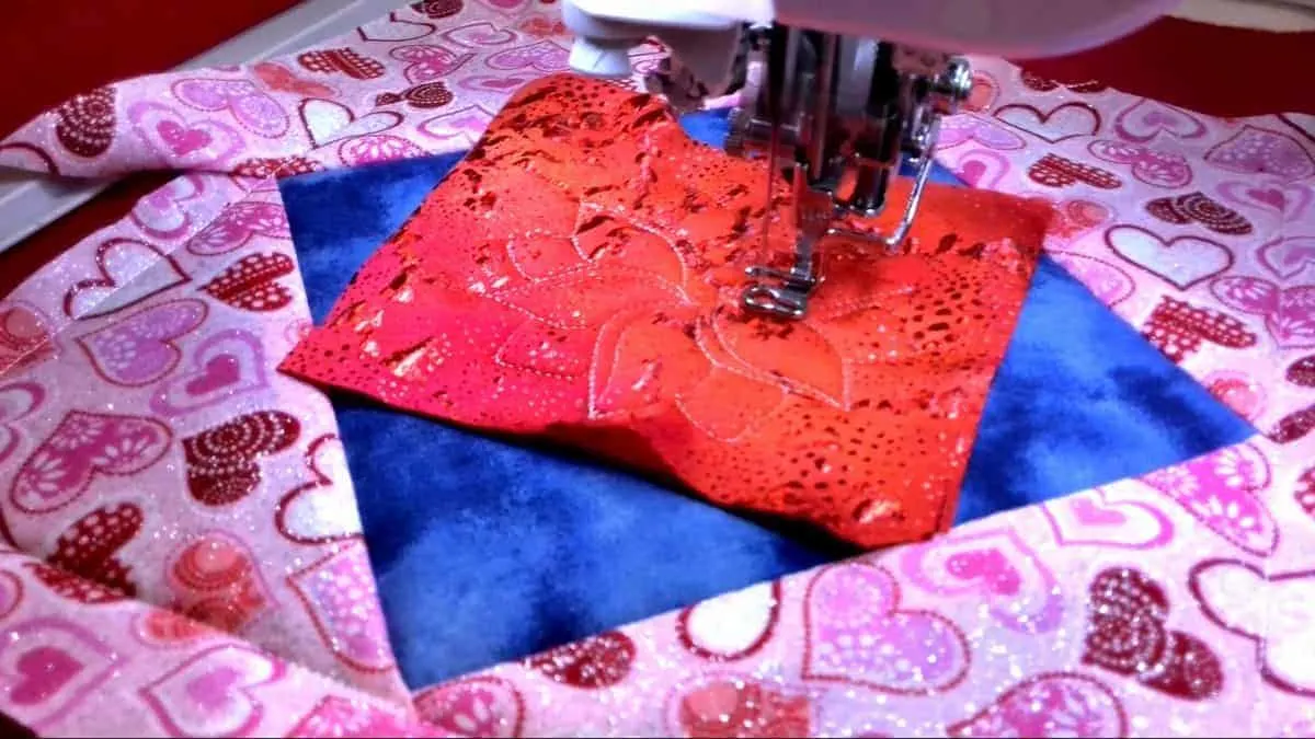 The Patchsmith: Across the Pond - Sewing Machine Cover