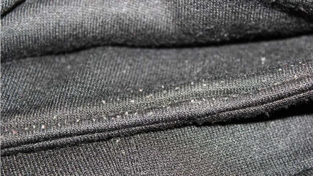 How to prevent fabric pilling and get lint off clothes