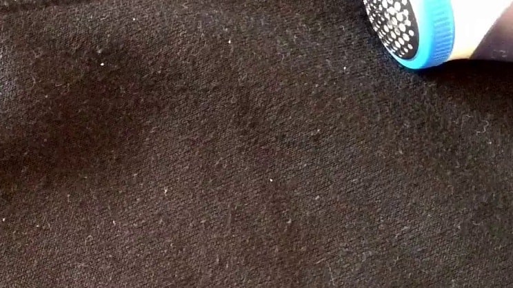 how to get lint off clothes