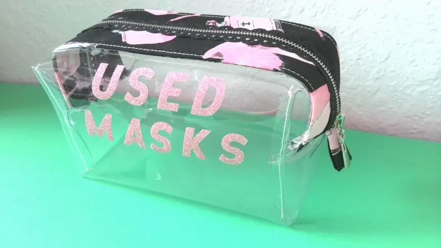 Clear vinyl zipper bag