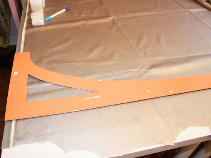 cutt fabric straight using a straight angle ruler
