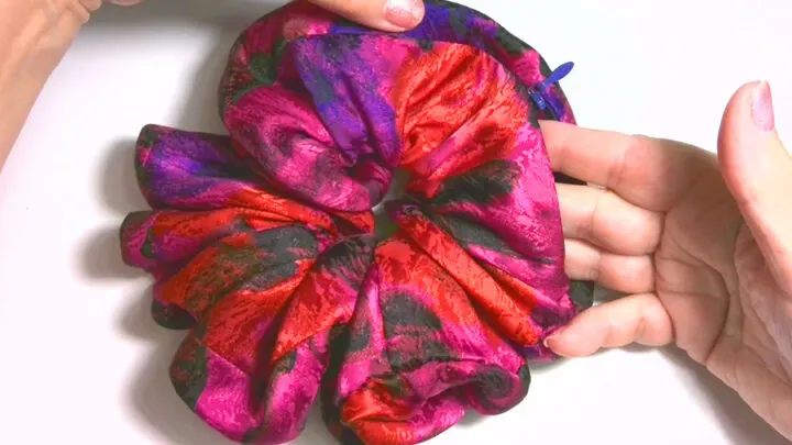 how to make a silk scrunchie with zipper