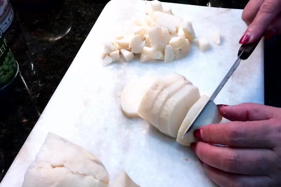 How to cut potatoes into cubes