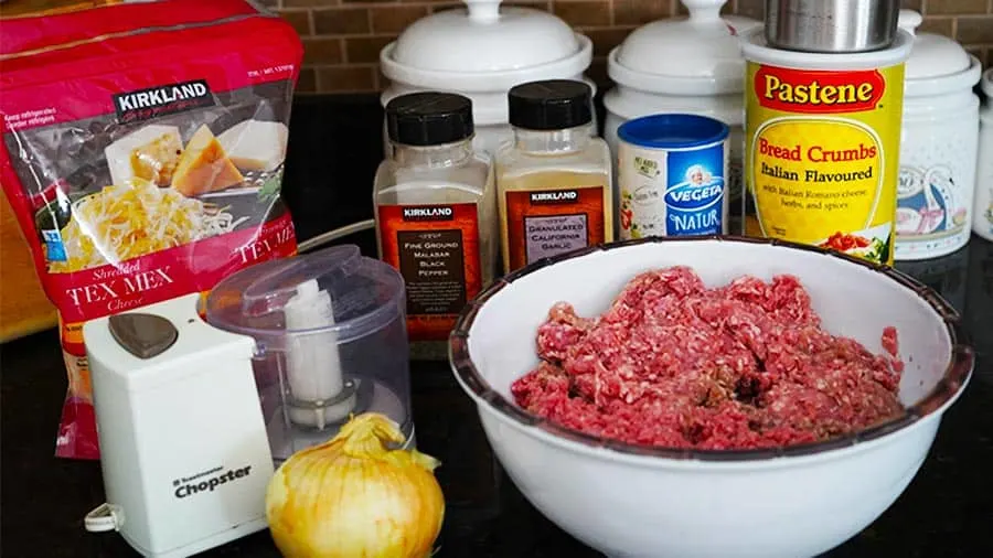 Ingredients for the Russian meat patties kotleti