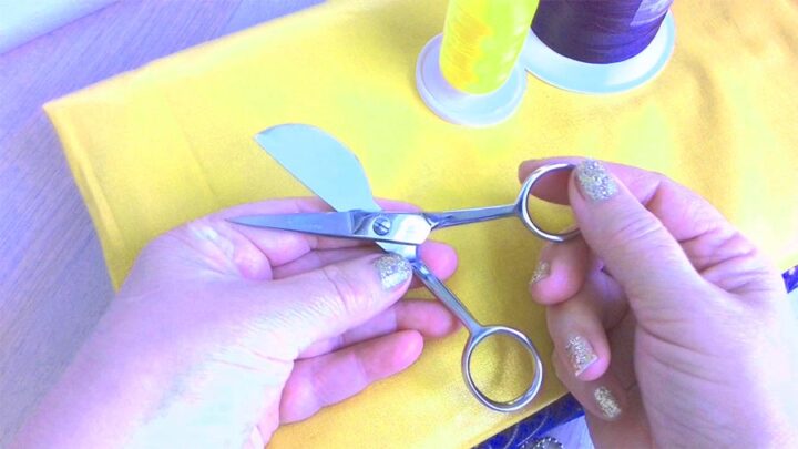 ONTAKI Applique Scissors 4.5 with Duckbill Edge Shaped Paddle for Art,  Crafting, Fabric, Thread, Needlework and Embroidery - Versatile Miniature