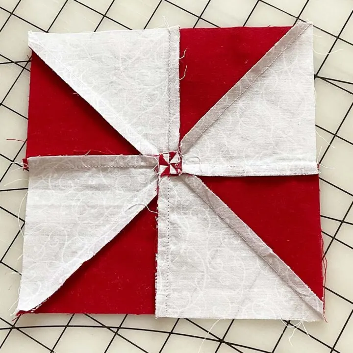 how to arrange seams in the center of a pinwheel quilt block
