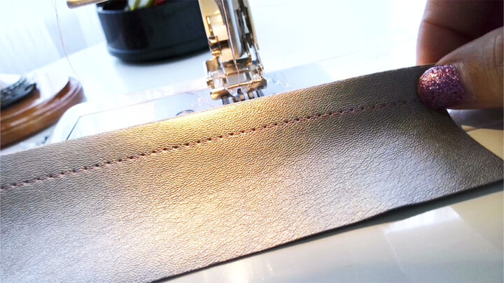 walking foot helps to sew leather and vinyl