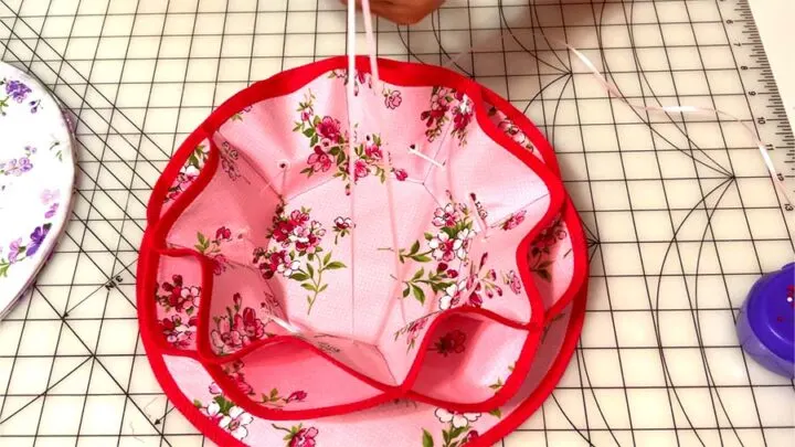making the 3D bowl shape by tying the ribbon