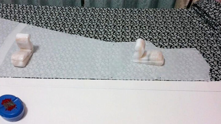 cutting knit fabric on fold