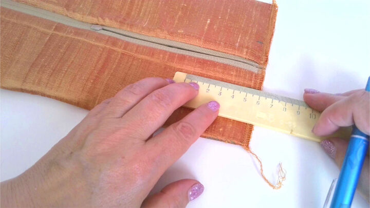 measure 6 cm from the edge