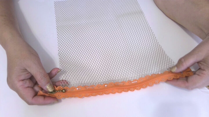 position the zipper on the mesh fabric