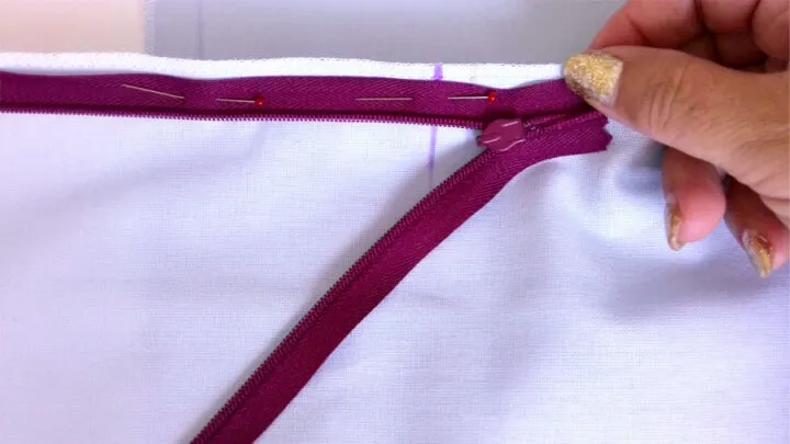 Hold the zipper tape in place by pinning or basting.