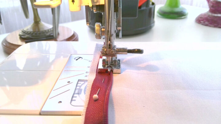 Place the zipper teeth under the proper groove of the invisible zipper foot, begin again at the top edge, backstitch, 