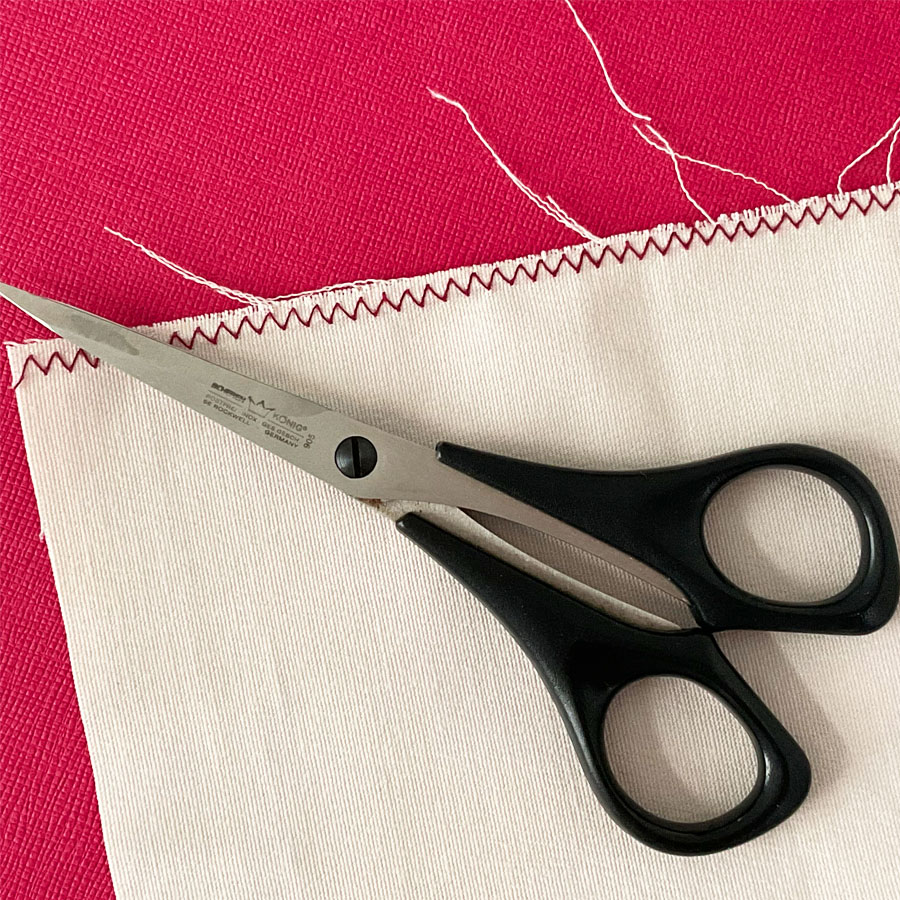 How to Stop Fabric from Fraying: 21 Reliable Techniques to Try Today