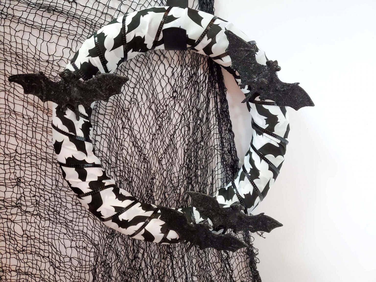 17 Cute And Easy DIY Dollar Tree Halloween Wreaths Sure To Delight