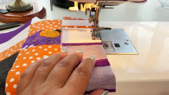 Sew rows of squares perpendicular to the already sewn rows