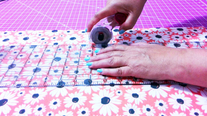 cutting quilt fabric with rotary cutter