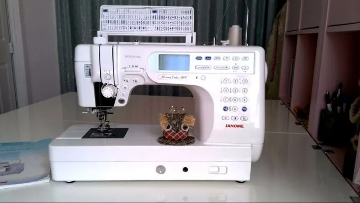 SINGER | 4423 Heavy Duty Sewing Machine With Included Accessory Kit, 97  Stitch Applications, Simple, Easy To Use & Great for Beginners