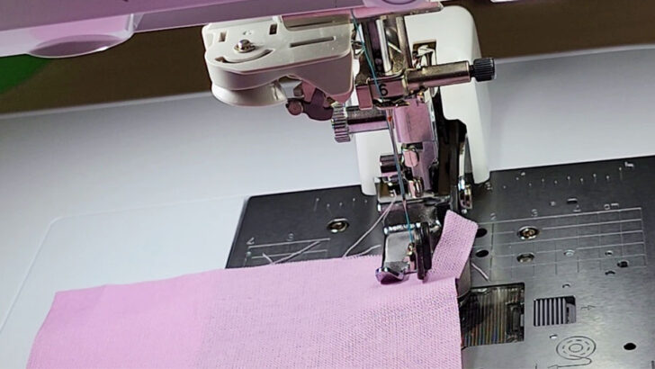 Correctly place fabric under the side cutter presser foot