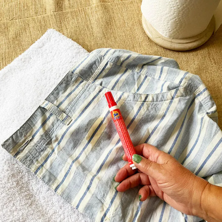 remove stains at work using Tide To Go Instant Travel Stain Remover Pen