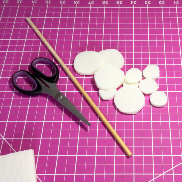 small circles from foam interfacing to place between each yo-yo