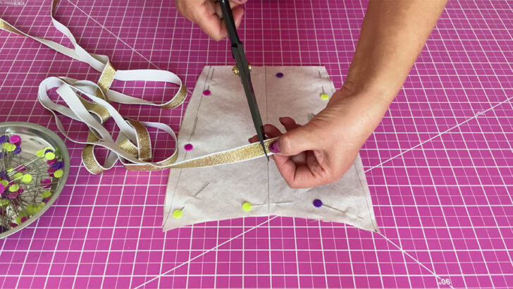 Cut 2 pieces of narrow elastic or ribbon