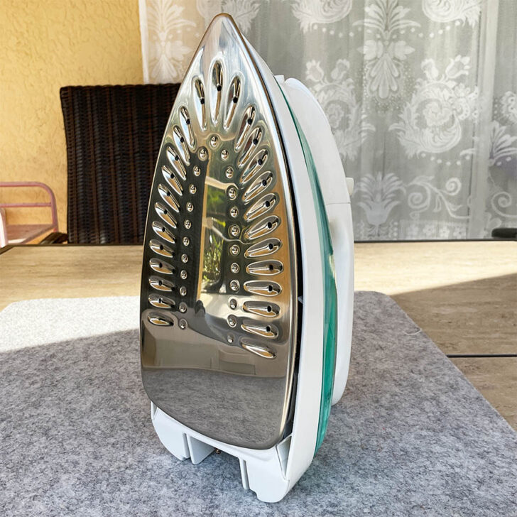 Panasonic Cordless iron has stay-clean vents