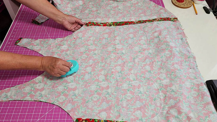 Place both apron pieces with right sides together