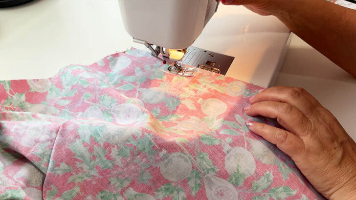 sew the side seams of the apron