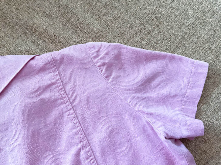 Puckers along the sleeve cap