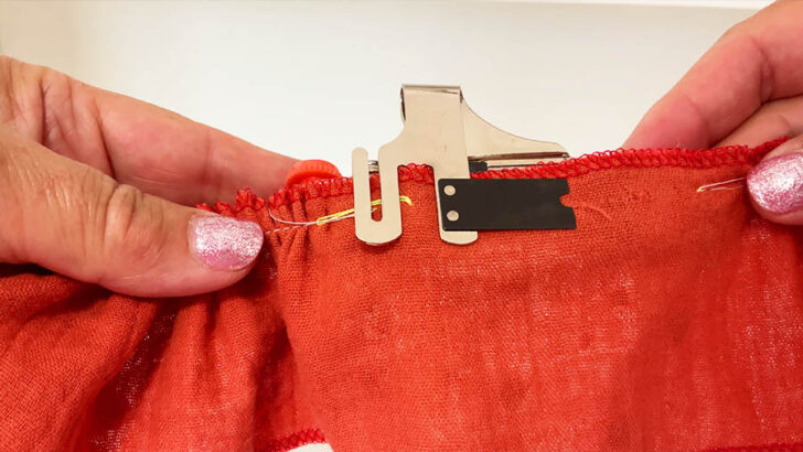 separator blade keeps the fabric in line