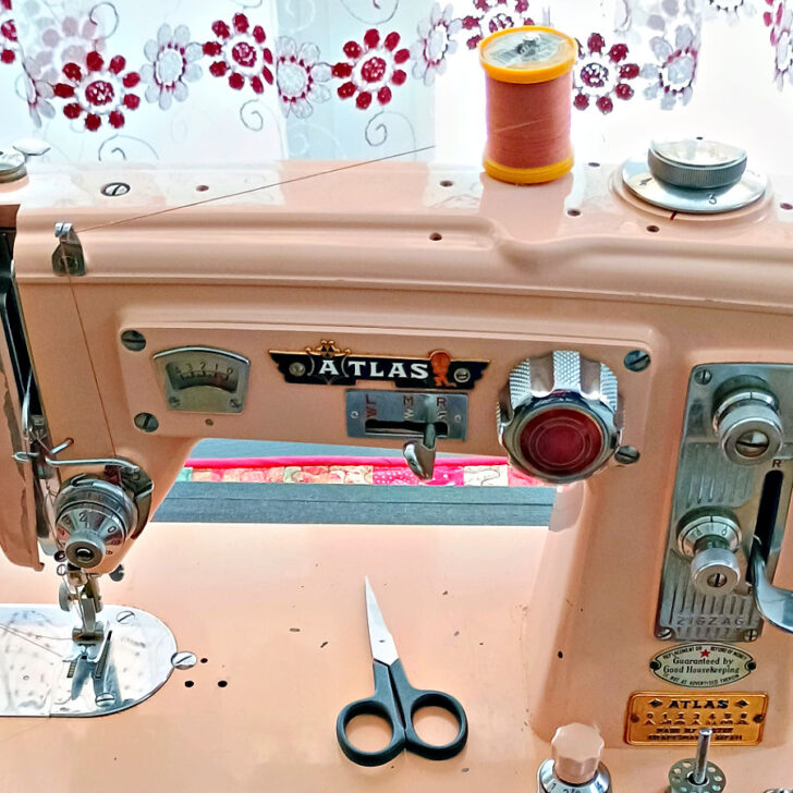 my vintage sewing machine Atlas