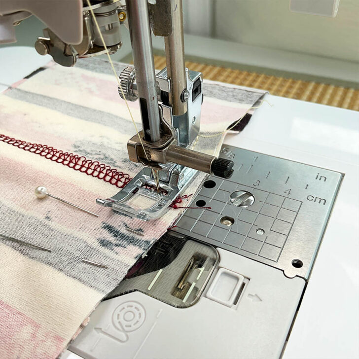 Basting before stitching. Adjust machine for 3mm length and tension zero. Sew over the seam slowly, always checking the alignment
