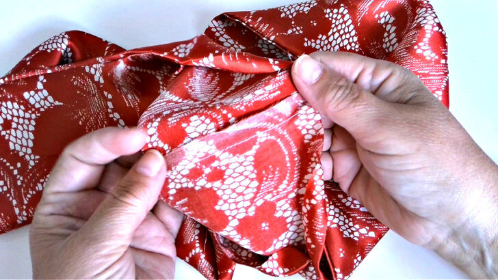 short ends of the tube is sewn together