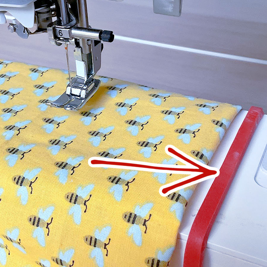 A rubber band used as a seam guide on a free arf sewing machine