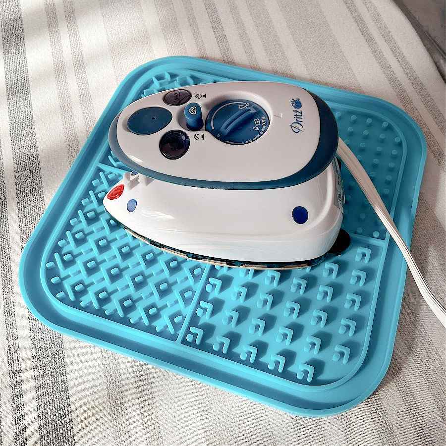 Silicone trivet used as a stan d for a mini iron
