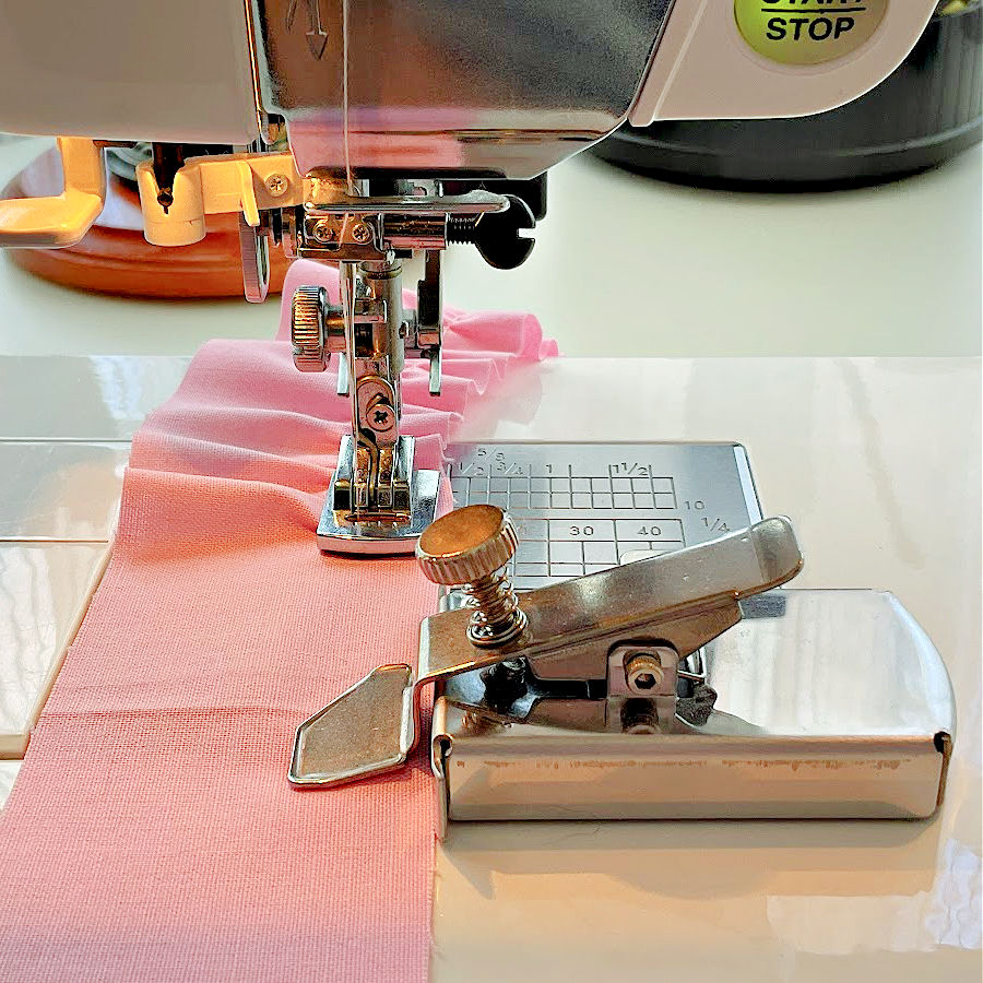 sewing gathers with the help of a magnetic seam guide