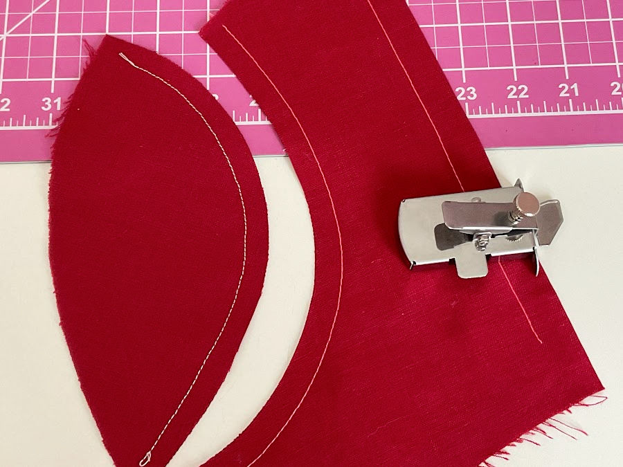 magnetic seam guide with inner and outer curve stitches