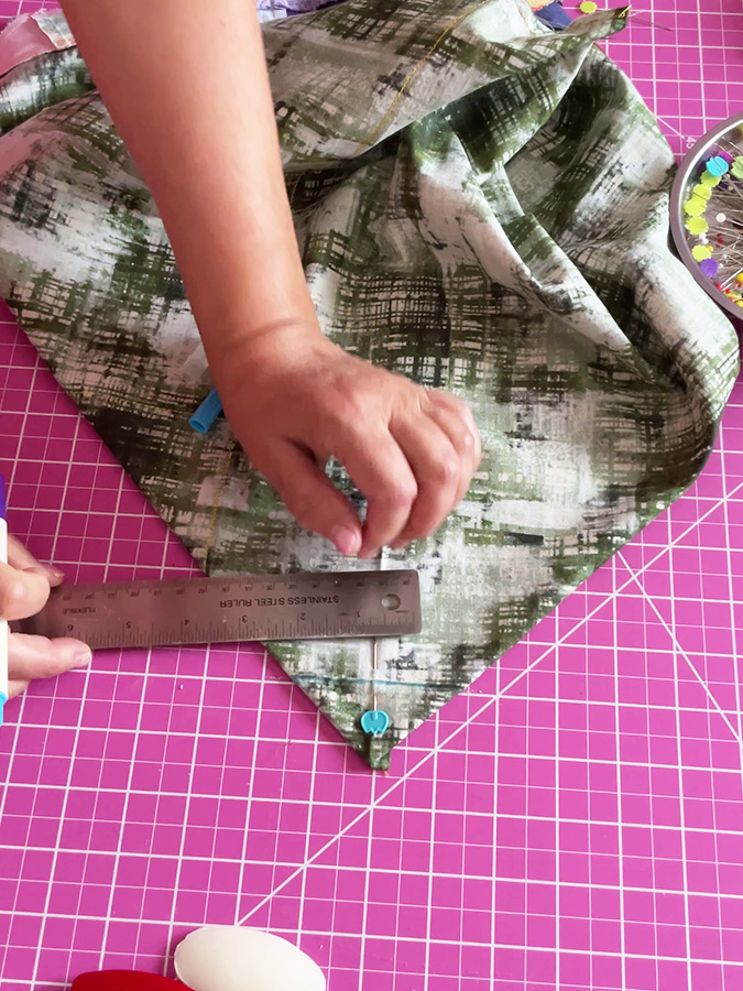 drawing a line at the corner of the bag lining perpendicular on the side seam