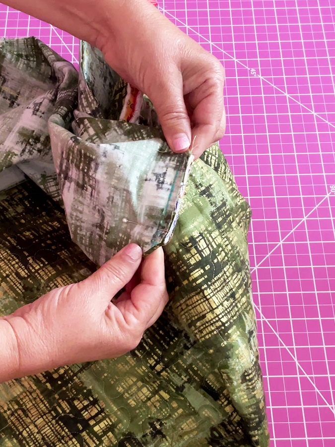corners of the bag and lining aligned properly and pinned together