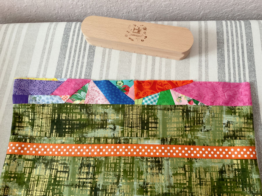 the top crumbs fabric loop sewn at the top of the lining a clapper in the image also