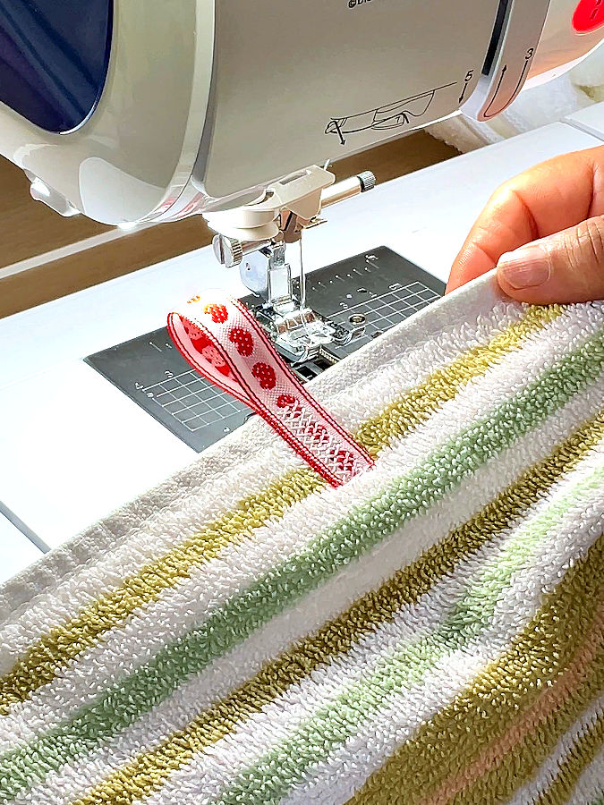 image of the side of the towel with the loop taken after the loop has sewn to the towel