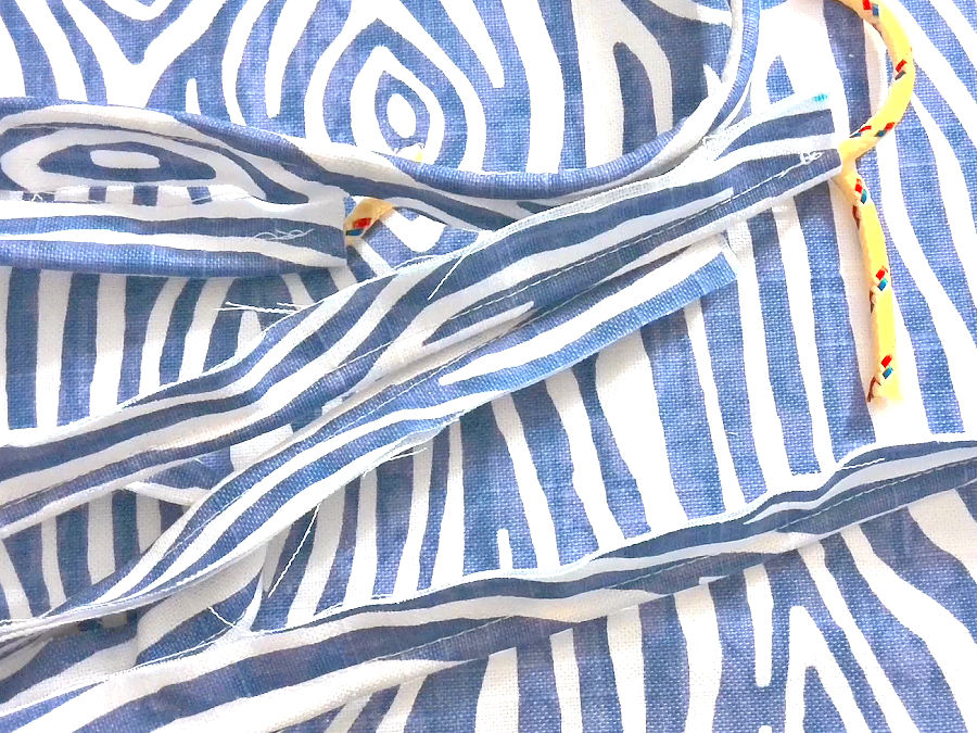 finished piping laying on a piece of the same material as the one used for the piping