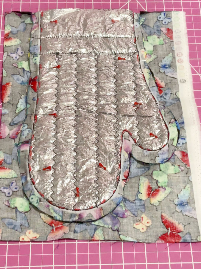 the lining pinned to the mitt all around