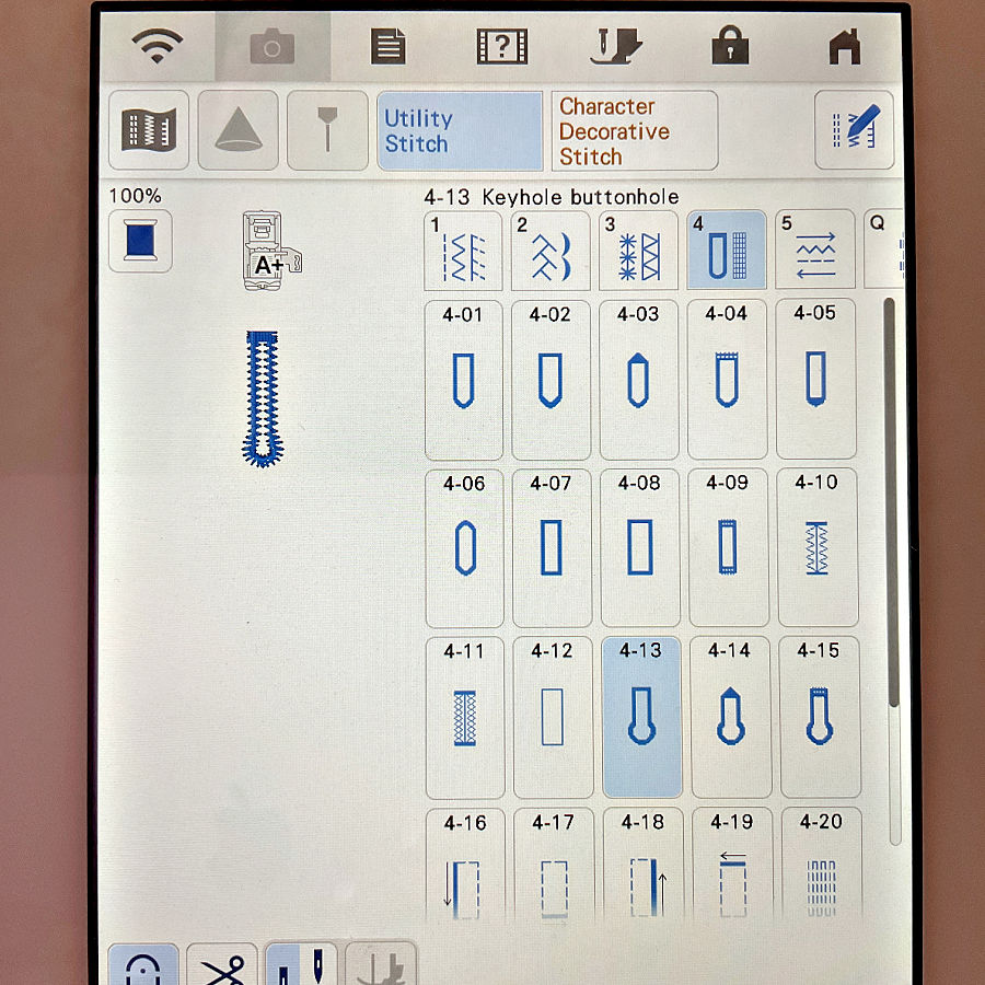 Sewing machine screen showing different buttonhole settings, with a keyhole buttonhole highlighted.