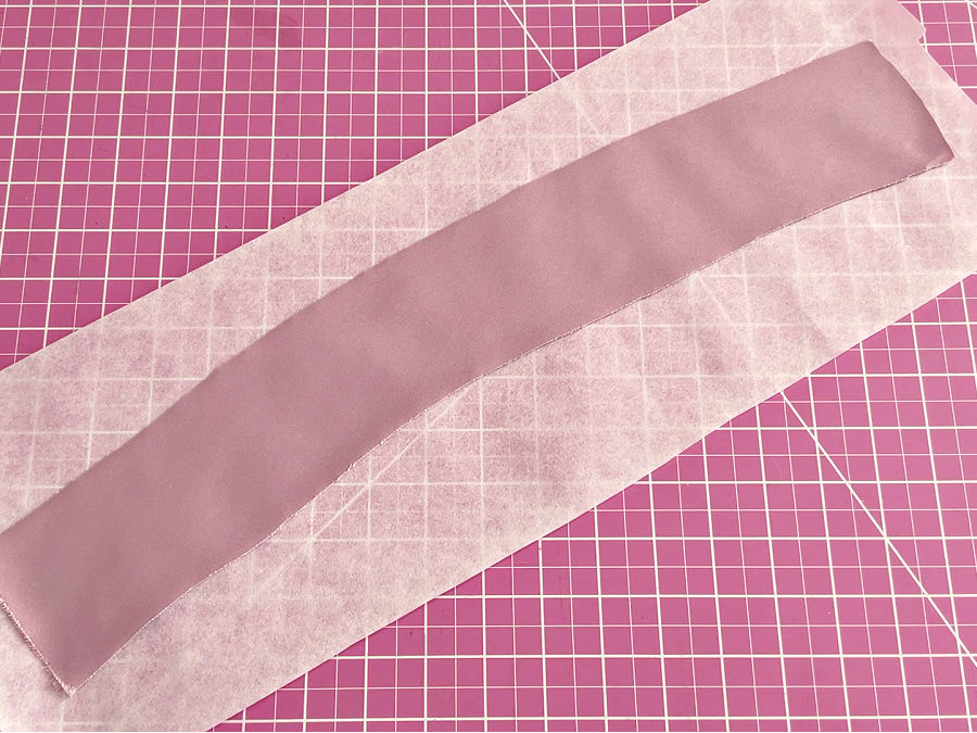 the material sits on the stabilizer strip right side up